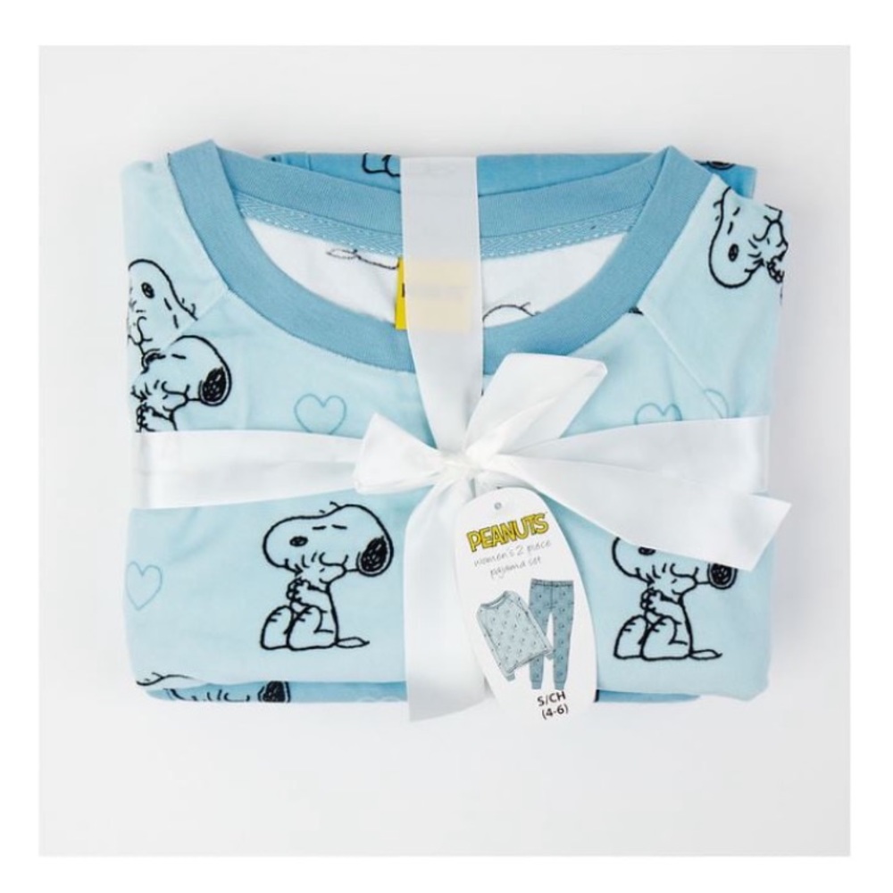 Peanuts Snoopy Women’s Pajamas NWT